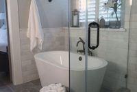 Beautiful bathroom shower remodel ideas 34