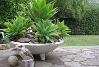 Cozy decorative garden planters design ideas 07