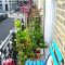 Creative diy small apartment balcony garden ideas 18