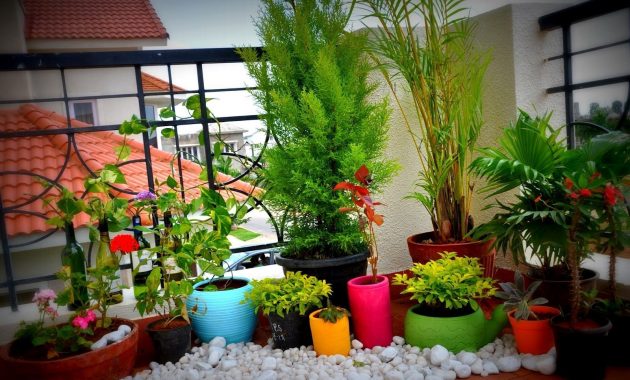 Creative diy small apartment balcony garden ideas 37
