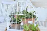 Elegant farmhouse garden décor ideas 24