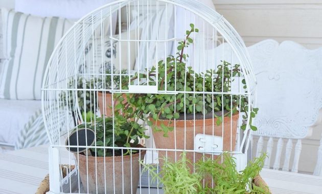 40 Elegant Farmhouse Garden Décor Ideas | ZYHOMY