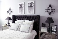 Relaxing black and white apartment décor ideas 18