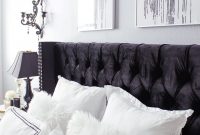 Relaxing black and white apartment décor ideas 32