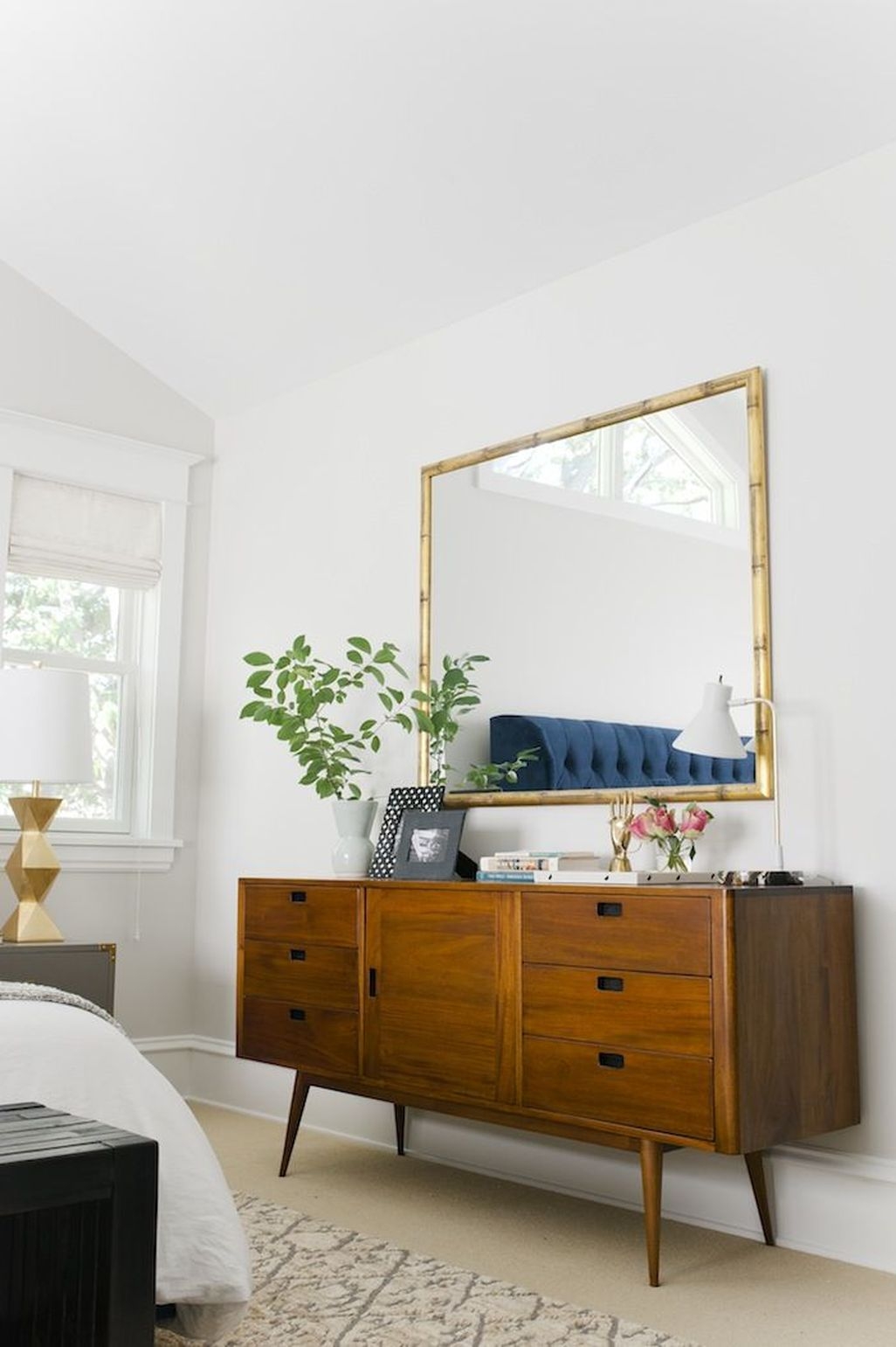 Stunning Mid Century Furniture Ideas To Makes Your Room Have Vintage Touch 27