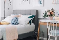 Easy minimalist and cozy bedroom decor ideas 33