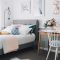 Easy minimalist and cozy bedroom decor ideas 33