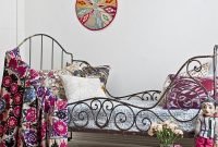 Comfy boho bedroom decor with attractive color ideas 05