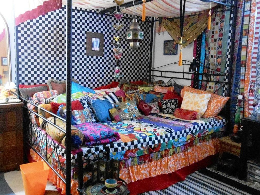 Comfy Boho Bedroom Decor With Attractive Color Ideas 40