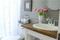 Lovely modern farmhouse design for bathroom remodel ideas 25