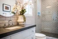 Lovely modern farmhouse design for bathroom remodel ideas 27
