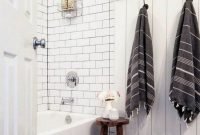 Lovely modern farmhouse design for bathroom remodel ideas 38