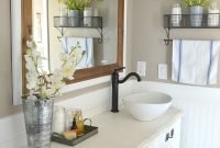 Lovely modern farmhouse design for bathroom remodel ideas 43