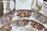 Lovely turkey decor for your thanksgiving table ideas 13