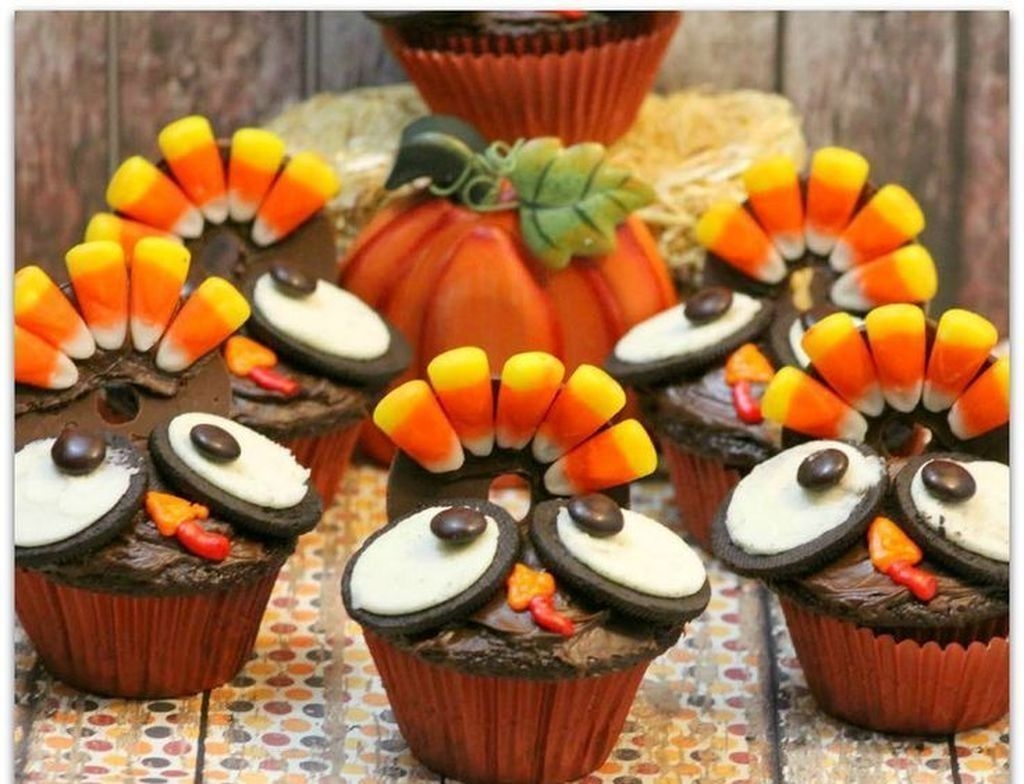 Lovely Turkey Decor For Your Thanksgiving Table Ideas 39