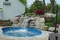 Modern small backyard ideas with swimming pool design 22