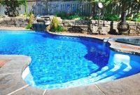 Modern small backyard ideas with swimming pool design 27