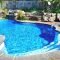 Modern small backyard ideas with swimming pool design 27