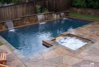 Modern small backyard ideas with swimming pool design 35