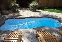 Modern small backyard ideas with swimming pool design 37