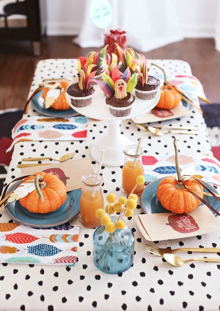 Stylish Thanksgiving Table Ideas 12