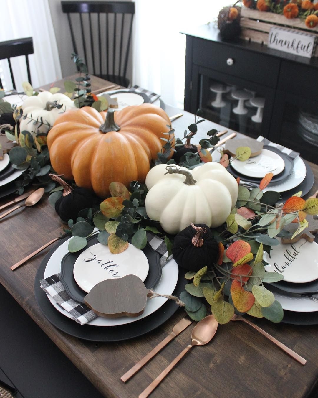 Stylish Thanksgiving Table Ideas 32