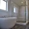 Cozy master bathroom bathtub remodel ideas 04