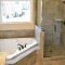Cozy master bathroom bathtub remodel ideas 10