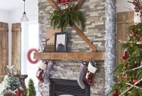 Creative rustic christmas fireplace mantel décor ideas 32