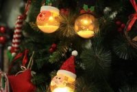 Easy christmas tree decor with lighting ideas 40