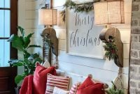 Lovely farmhouse christmas porch decor and design ideas 37