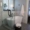 Luxurious small master bathroom design ideas 15