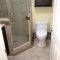 Luxurious small master bathroom design ideas 18