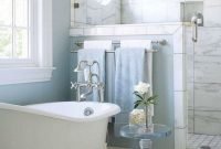Luxurious small master bathroom design ideas 20