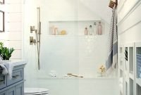 Luxurious small master bathroom design ideas 37