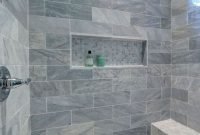 Luxurious small master bathroom design ideas 39