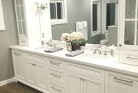 Luxurious small master bathroom design ideas 45
