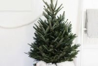 Minimalist christmas tree ideas for living room décor 10