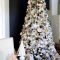 Minimalist christmas tree ideas for living room décor 15