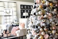 Minimalist christmas tree ideas for living room décor 43