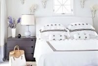 Modern romantic coastal bedroom decoration ideas 27