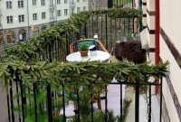 Popular apartment balcony for christmas décor ideas 09
