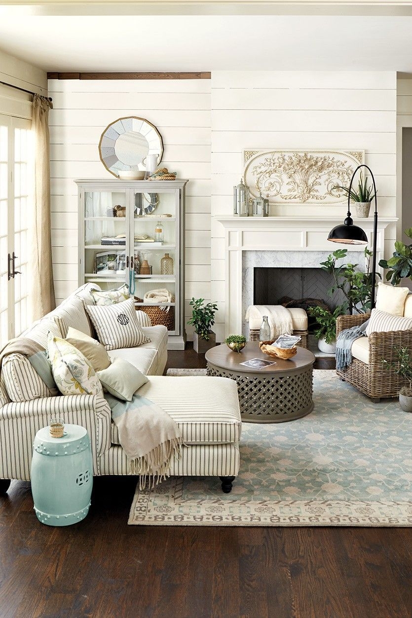 Stylish French Country Living Room Design Ideas 42