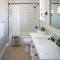 Minimalist master bathroom remodel ideas33