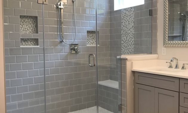 Minimalist master bathroom remodel ideas38