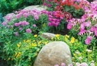 Simple small flower gardens and plants ideas33
