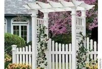 Awesome small garden fence ideas16