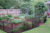 Awesome small garden fence ideas38
