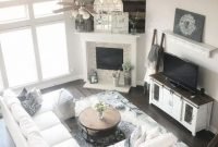Beautiful farmhouse living room decor ideas30