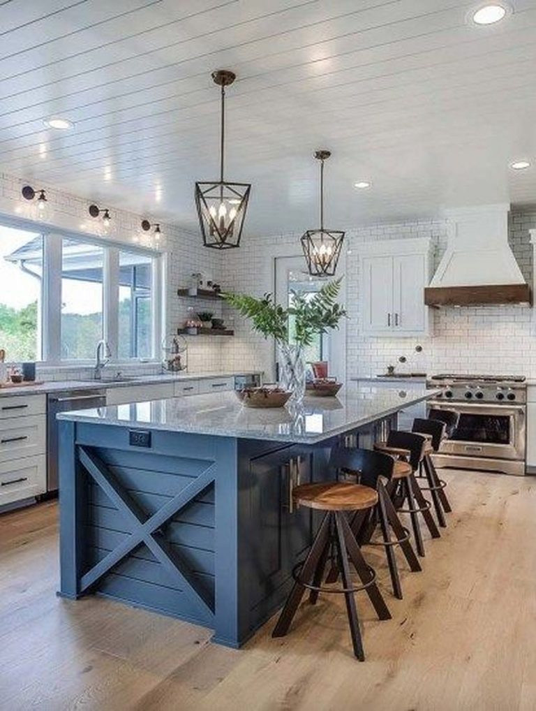 Cool Farmhouse Kitchen Color Design Ideas18 | ZYHOMY